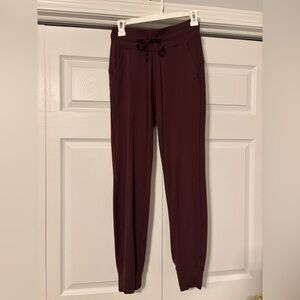 Lululemon Ready to Rulu Joggers in Cassis